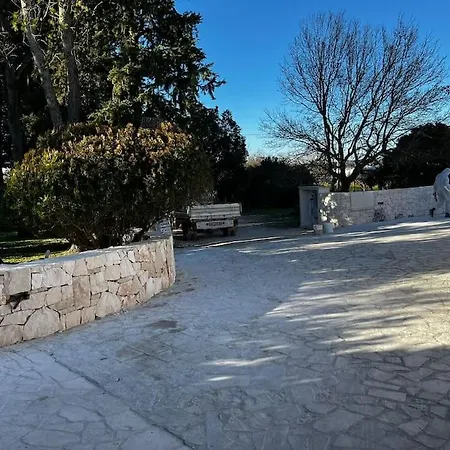 Nirya - Unique Trulli & Μαρτίνα Φράνκα